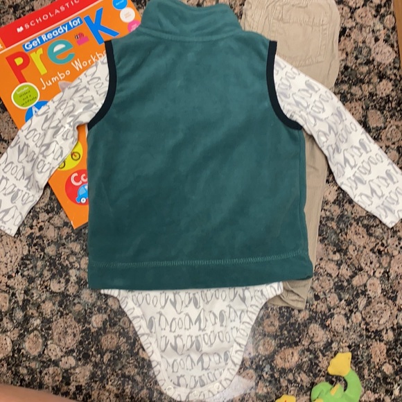 Carter’s fleece vest and onesie set penguin print - Picture 5 of 9
